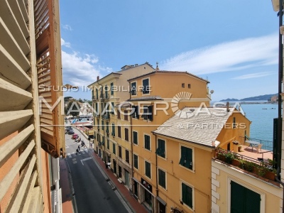 RAPALLO (GE) - Via Montebello - Ampia metratura in palazzo d'epoca sul mare