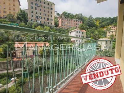  GENOVA San Martino - Via Cei appartamento con due balconi