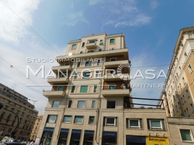  GENOVA Centro ad. Piazza della Vittoria affittasi grande ufficio di 232 mq