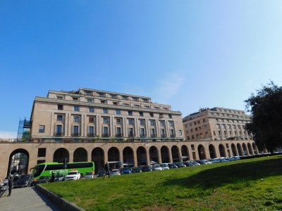 GENOVA Centro affittasi porzione di prestigioso studio in Piazza della Vittoria