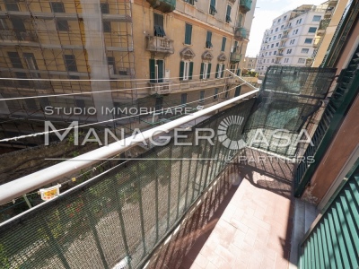  GENOVA Sampierdarena- Via Monti bassa appartamento tre camere due bagni